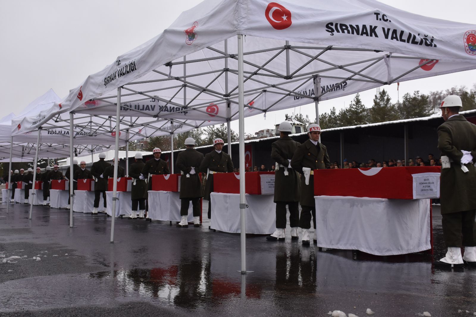 Pençe-Kilit Harekatı bölgesinde şehit olan 9 asker için Şırnak'ta tören