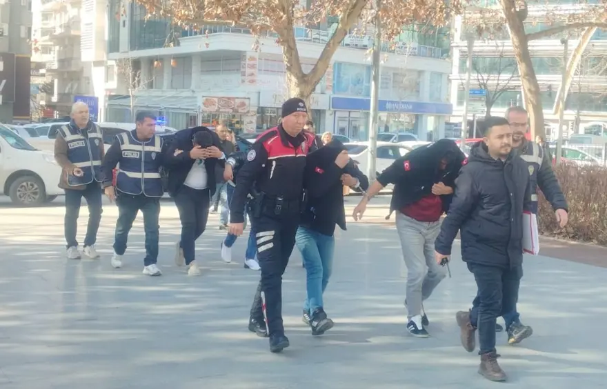 Türkiye'nin 26 ilinde yayılan kombi çetesine operasyon: 1 milyon 500 bin liralık vurgun yaptılar! 1