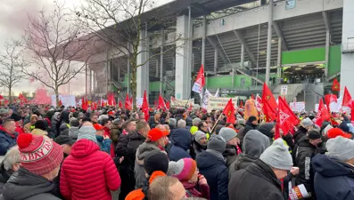Volkswagen ile sendika anlaştı: 35 bin kişi işten çıkarılıyor