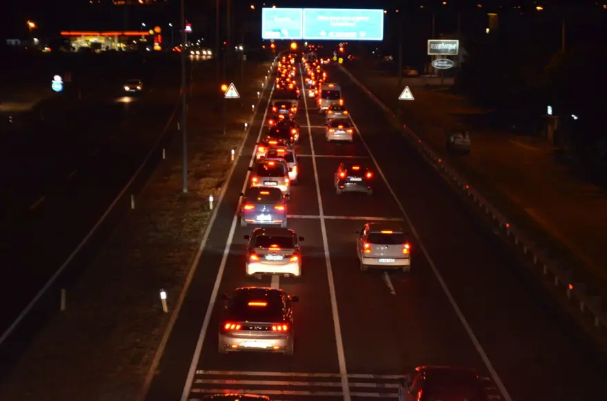 20 kilometrelik araç kuyruğu 3