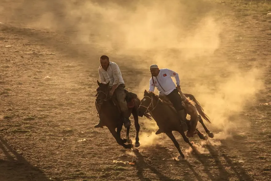 kırgız türkleri, buzkaşı, kökbörü oyunu, oğlak postu kapmaca, ulupamir, erciş 15