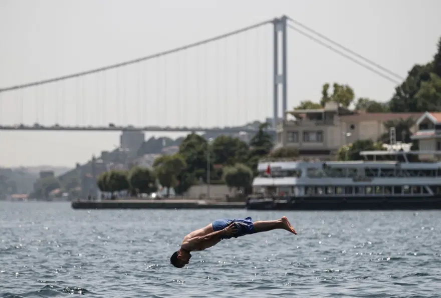 İstanbul için aşırı sıcak uyarısı: Dışarı çıkmayın! 6 İstanbul için aşırı sıcak uyarısı: Dışarı çıkmayın! 6