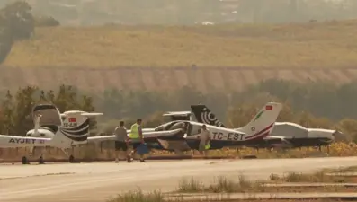 Hazerfen Havalimanı'nda eğitim uçağı pistten çıktı