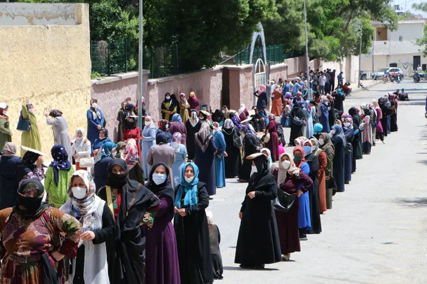 Şanlıurfa Valisi: PTT’deki yoğunluğun önüne geçemiyoruz 10 Şanlıurfa Valisi: PTT’deki yoğunluğun önüne geçemiyoruz 10