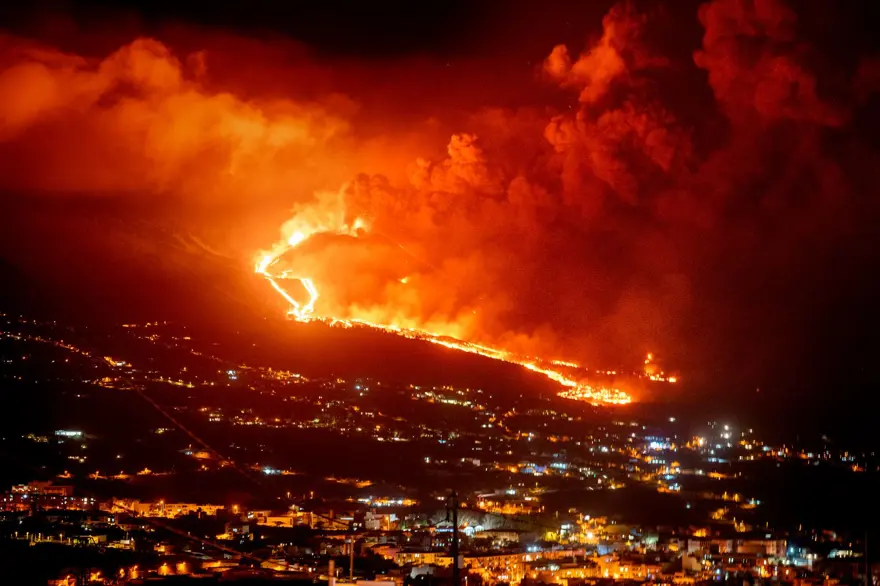 La Palma'daki kabus şiddetini artırdı: Saniyede bir metre hızla ilerleyen lavlar önüne geleni yutuyor 9