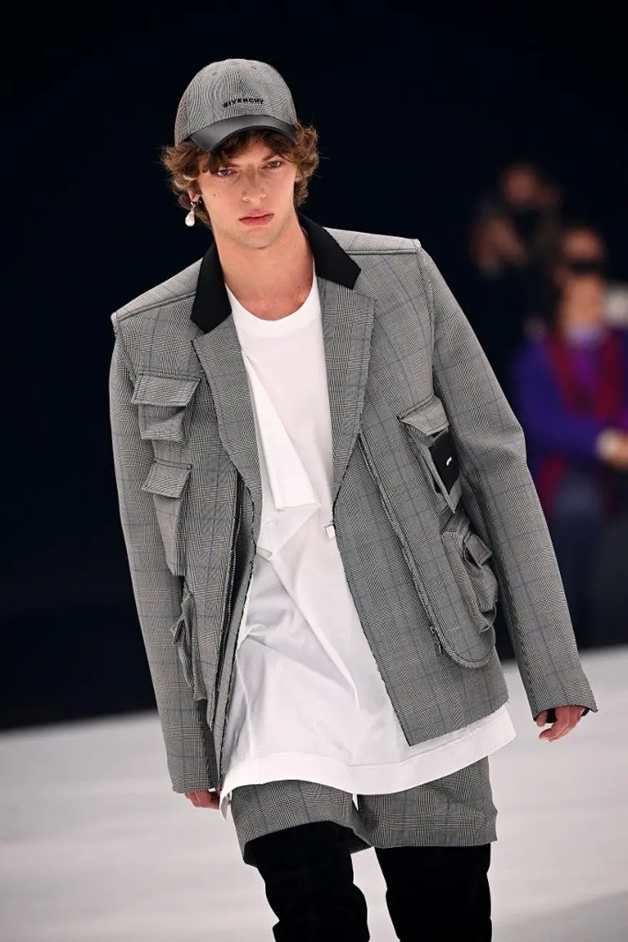 Givenchy'nin kolyesi tartışmaya neden oldu 8 Givenchy'nin kolyesi tartışmaya neden oldu 8