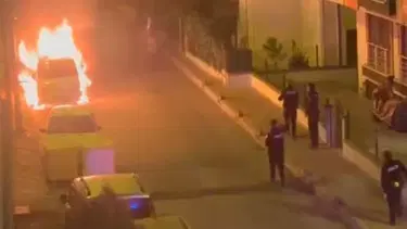 Park halindeki kamyonet alev aldı