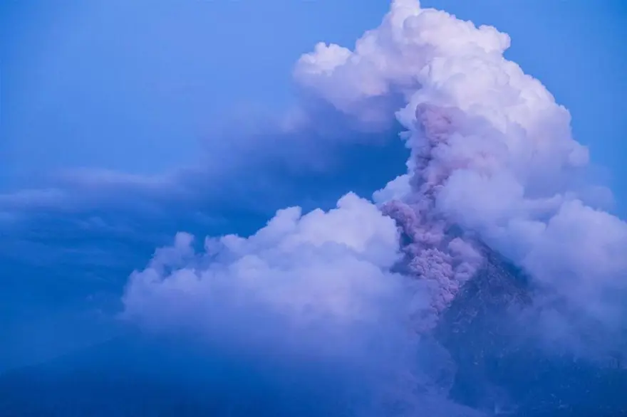 Sinabung Yanardağı'nda patlama 
