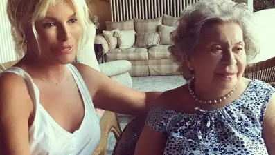 Ajda Pekkan, Fikret Şeneş'i ölüm yıl dönümünde andı