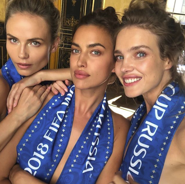 Irina Shayk'tan Dünya Kupası'nda Rusya'ya 'üstsüz' destek