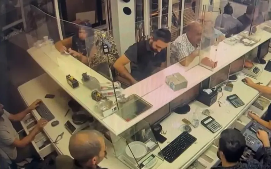 Döviz bürosunda bir anlık dalgınlık 24 bin liraya mal oldu 3