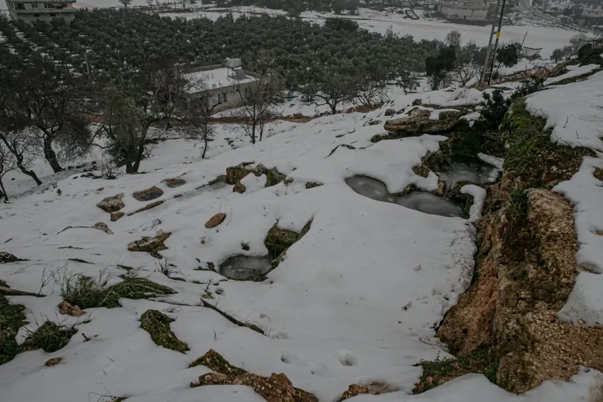 Hatay'da Gelinler Dağı Nekropol Alanı beyaza büründü 15