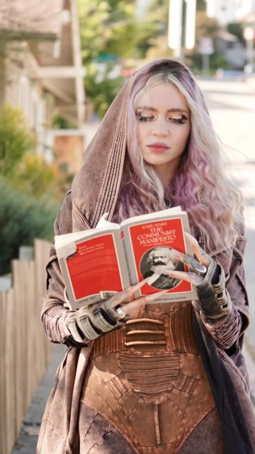 Dünyanın en zengin kişisi Elon Musk'tan ayrılan Grimes, Karl Marx'la'trolledi' 4 Dünyanın en zengin kişisi Elon Musk'tan ayrılan Grimes, Karl Marx'la'trolledi' 4