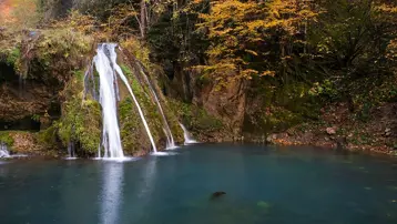 Saray Şelalesi'nde sonbahar güzelliği: Görsel şölen yaratıyor