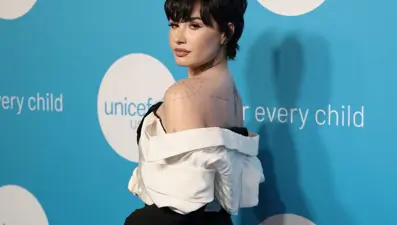 Demi Lovato cinsel kimliğini ailesine nasıl açıkladığını anlattı
