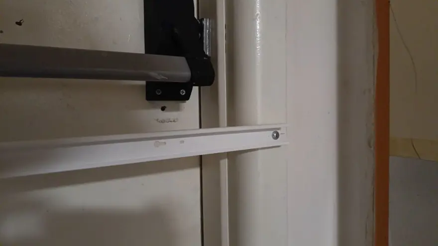 Hastanenin acil çıkış kapıları kablo kanallarıyla kapatıldı 6