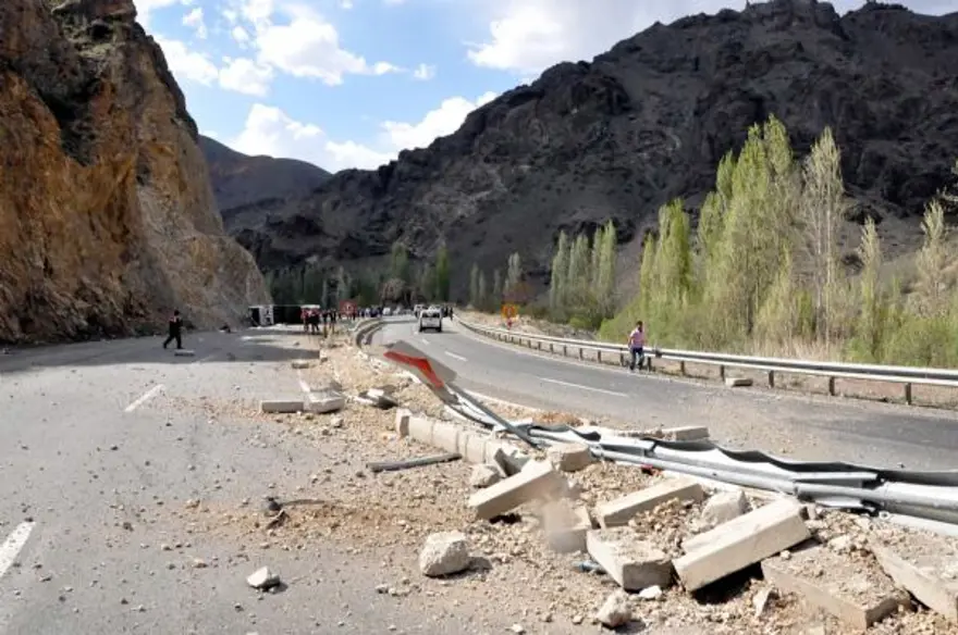 Aynı yolda yine ölümlü kaza 5 Aynı yolda yine ölümlü kaza 5