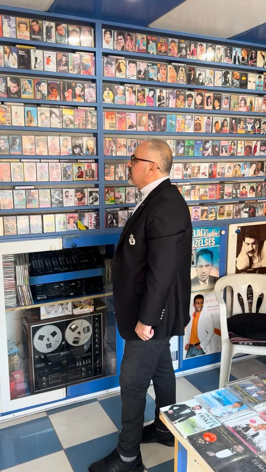 Diyarbakır'ın yarım asırlık kasetçisi! 20 metrekarelik dükkanında teknolojiye meydan okuyor 