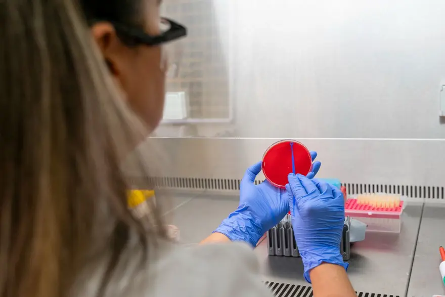 17 yaşındaki genç kanseri yendi, 1 hafta sonra aniden öldü: 2 belirtiyle hastaneye kaldırmışlar 3