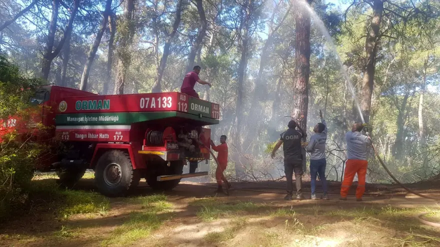Manavgat’ta oteller bölgesine yakın noktada orman yangını 3 Manavgat’ta oteller bölgesine yakın noktada orman yangını 3