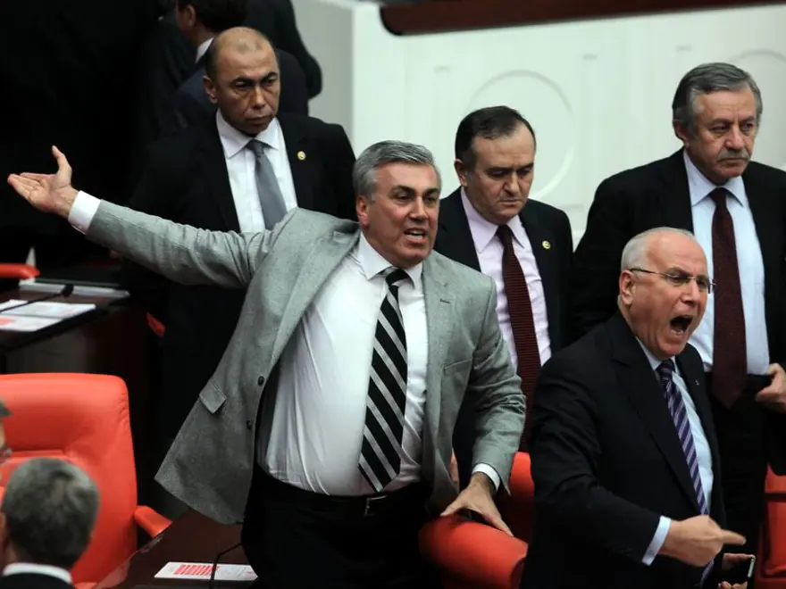 Meclis'te gergin oturum 10