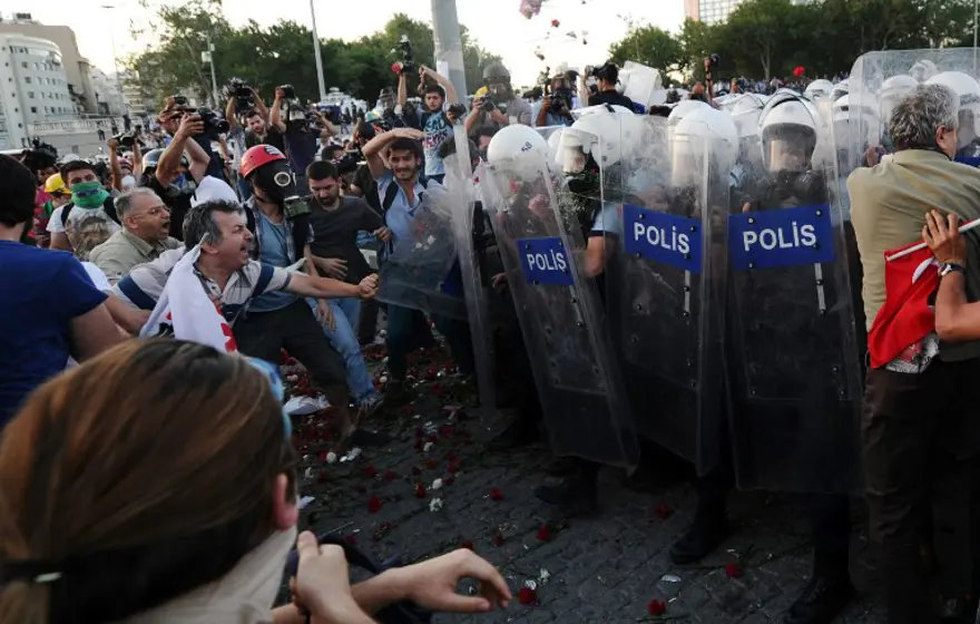 Taksim'de gerginlik 32