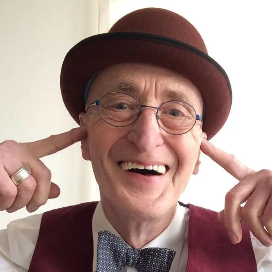 Tarzıyla gençlere taş çıkartıyor 6