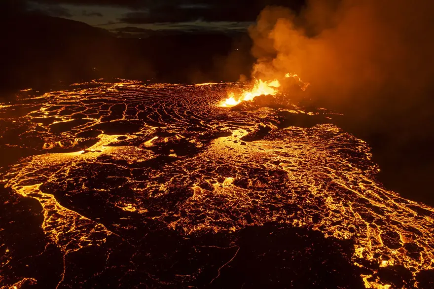 İzlanda'da volkan patlaması: Magma yeryüzüne çıktı 9