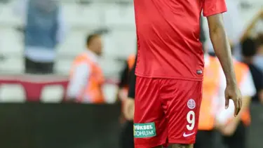 Eto'o'nun Antalyaspor'un tarihine geçmesine 4 gol kaldı