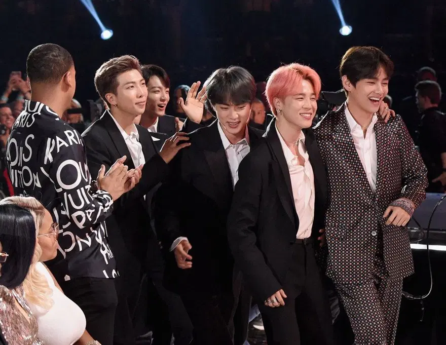 EN İYİ K-POP ALBÜMLERİ 10 EN İYİ K-POP ALBÜMLERİ 10
