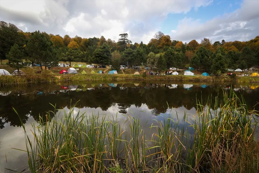 Doğa ve fotoğraf tutkunları, sonbahar renklerine bürünen Domaniç'te buluştu 5