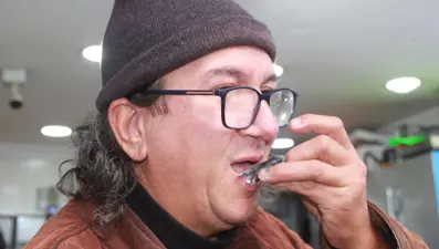 70 liraya düştü, yüz güldürdü: Tezgahtan alıp çiğ yediler