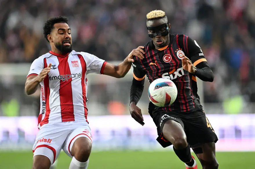 OSIMHEN OYUNA DEVAM EDEMEDİ 2