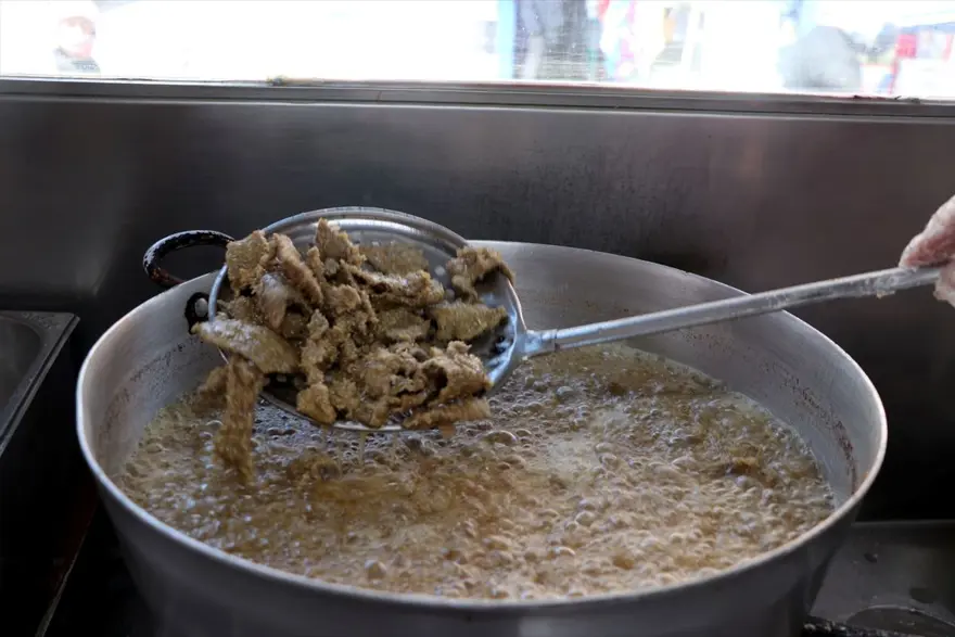 Edirne'nin tescilli lezzeti tava ciğer iftar sofralarına lezzet katıyor 2 Edirne'nin tescilli lezzeti tava ciğer iftar sofralarına lezzet katıyor 2