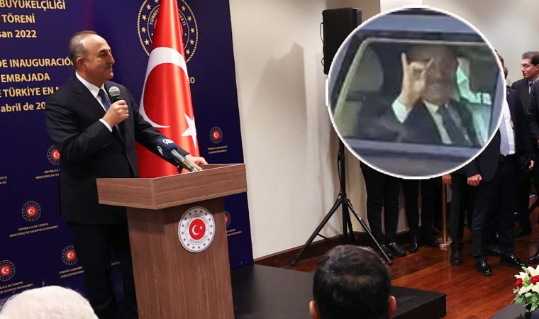 Bakan Çavuşoğlu Uruguay'daki protestoculara 'bozkurt' işaretiyle karşılık verdi