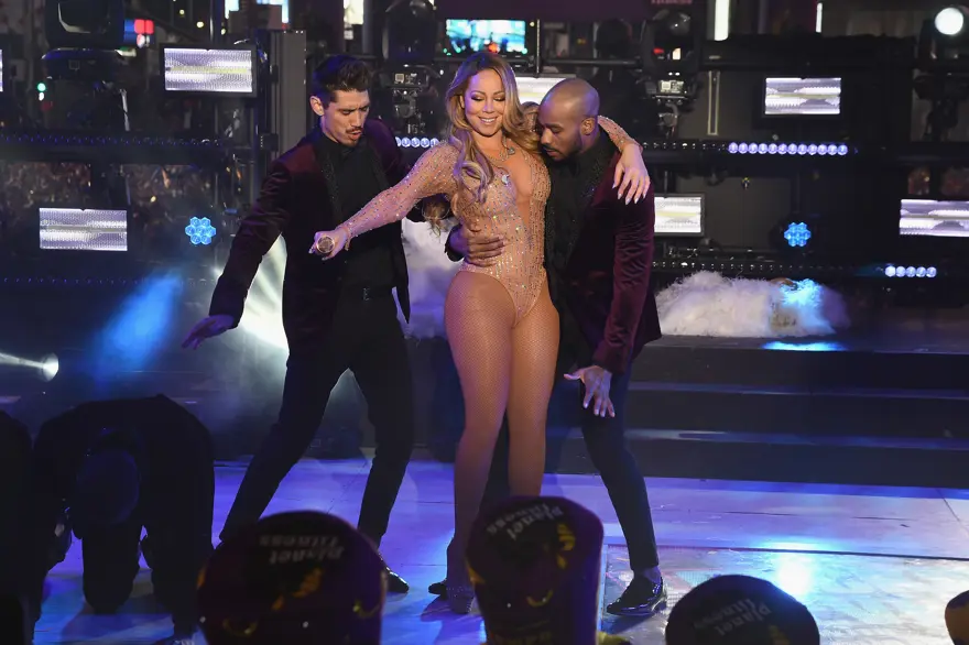 Mariah Carey’nin yeni yıl performansı alay konusu oldu 7