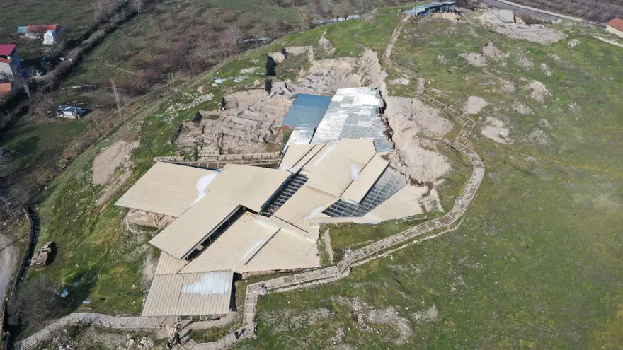 Arslantepe Höyüğü depremde kısmen hasar gördü 4 Arslantepe Höyüğü depremde kısmen hasar gördü 4