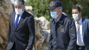 Bakan Akar: Yunanistan gerginliği artırıcı ve provokatif davranışlarını mutlaka bir tarafa bırakmalı