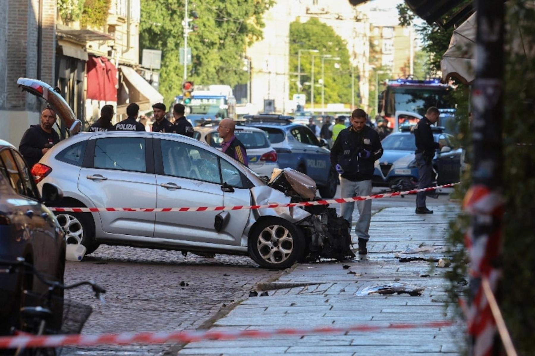 Karşıdan karşıya geçerken telefona bakana ceza