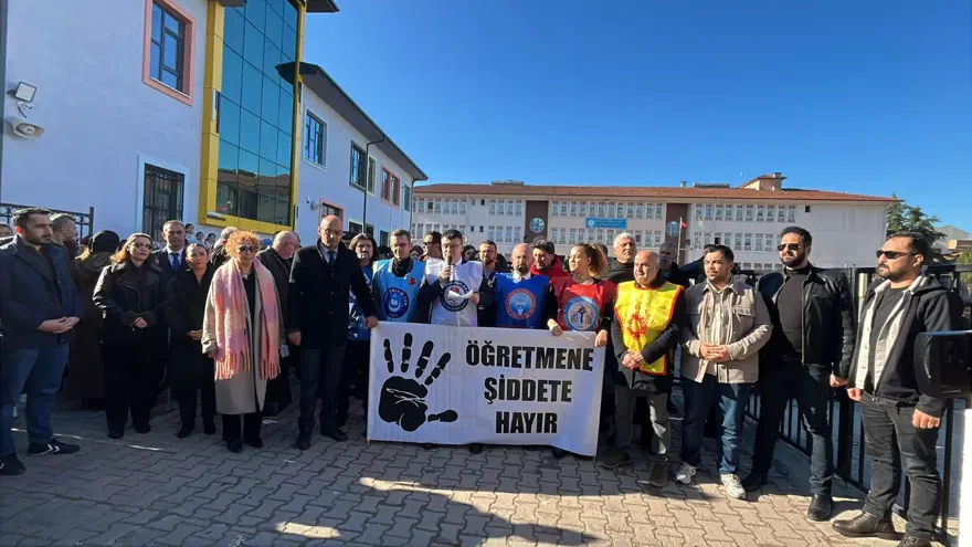 Veliyle tartışan öğretmen beyin kanaması geçirdi 4 Veliyle tartışan öğretmen beyin kanaması geçirdi 4