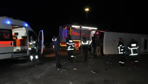 Kırıkkale'de midibüs devrildi: 15 yaralı