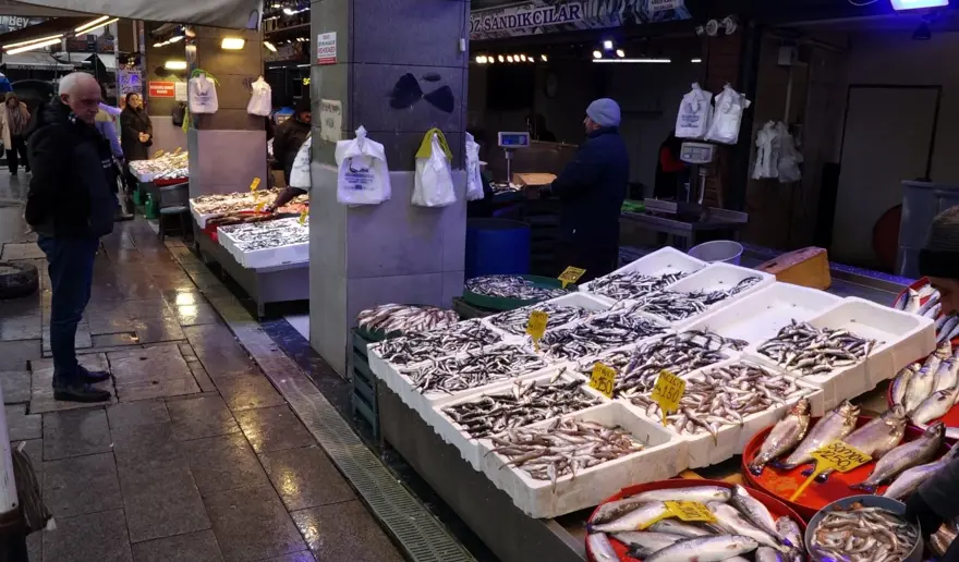 Balıkçılar, "Vira bismillah" diyerek denize açıldı: Tezgahtaki bolluk sürüyor 3