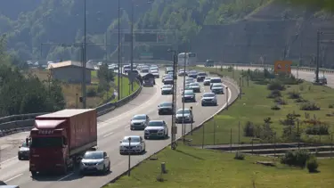 Otoyollarda otomobillerin hız sınırları yükseltildi (Otoyollarda hız limiti kaç oldu?)