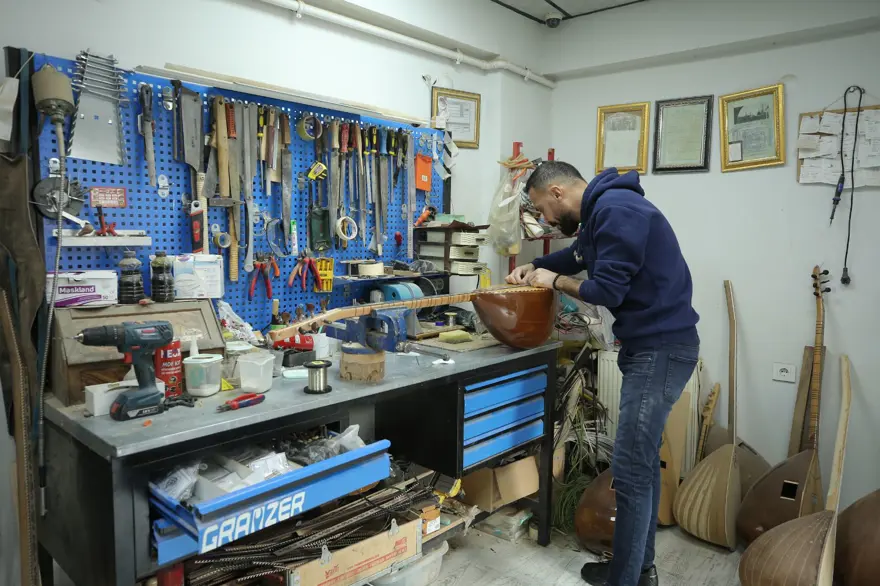 20 yıldır kendi atölyesinde üretiyor: Dut ağacından yapıyor; İngiltere, Almanya, Hollanda ve Kanada'ya gönderiyor 3