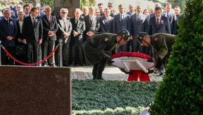 8. Cumhurbaşkanı Turgut Özal, mezarı başında anıldı