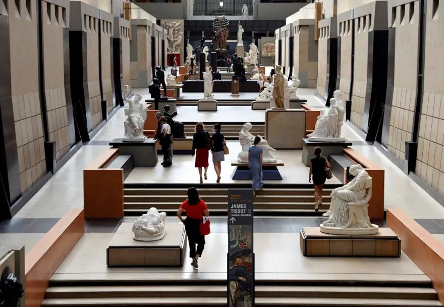 Dünyaca ünlü Orsay Müzesi'nde tartışma yaratan olay: Kıyafeti yüzünden alınmadı 3