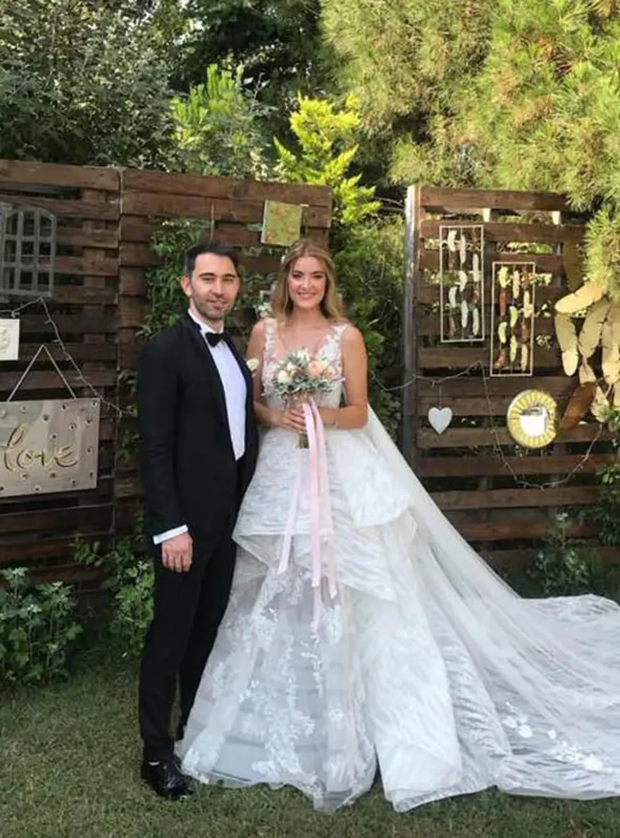 Tarık Akan’ın kızı Özlem Üregül evlendi 1