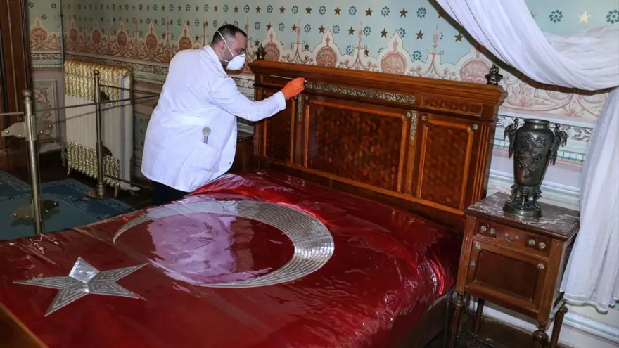 Dolmabahçe Sarayı: Büyük Önder Atatürk'ün son günlerini geçirdiği yer 8 Dolmabahçe Sarayı: Büyük Önder Atatürk'ün son günlerini geçirdiği yer 8