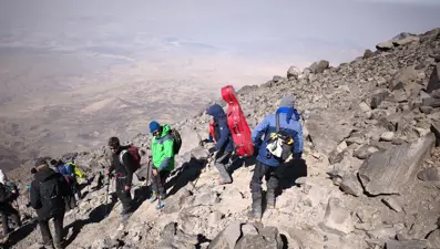 Ağrı Dağı'nda sıcak hava kayaları yerinden oynattı