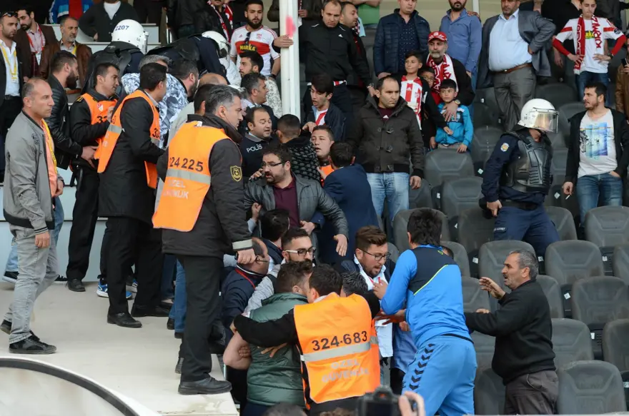 Sivas'ta tribünler karıştı 6